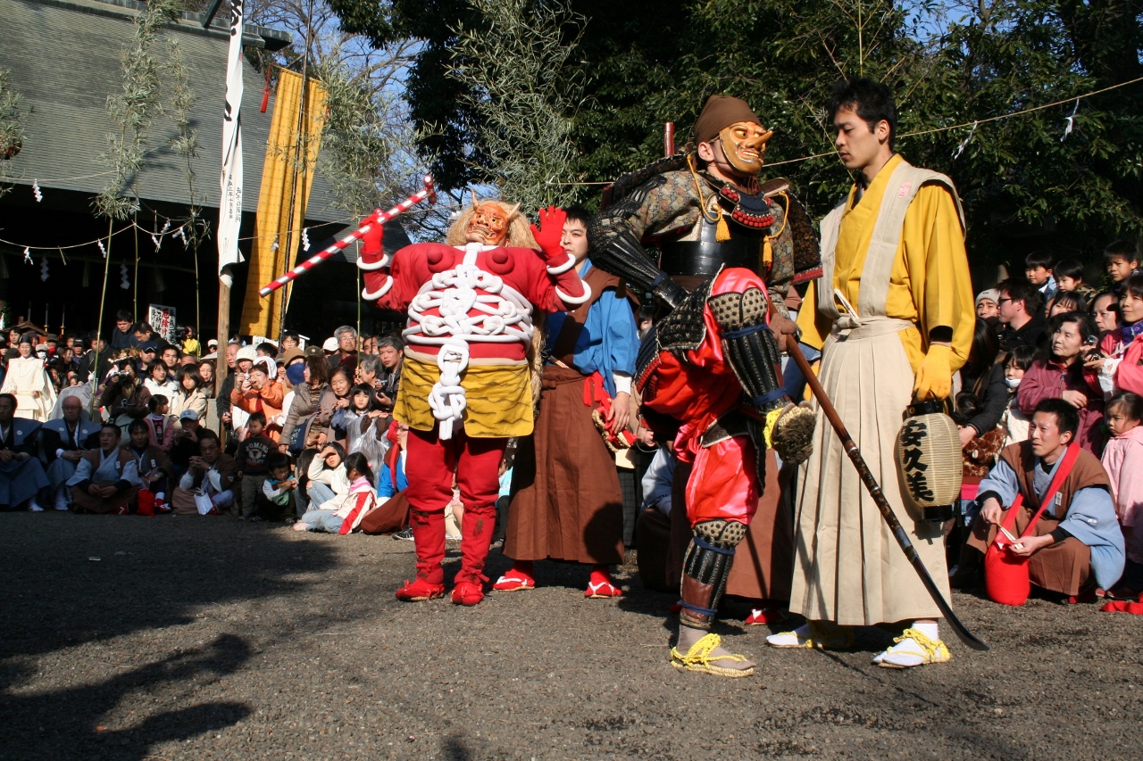 Spöttelei zwischen dem roten Dämon und dem Tengu-Kobold