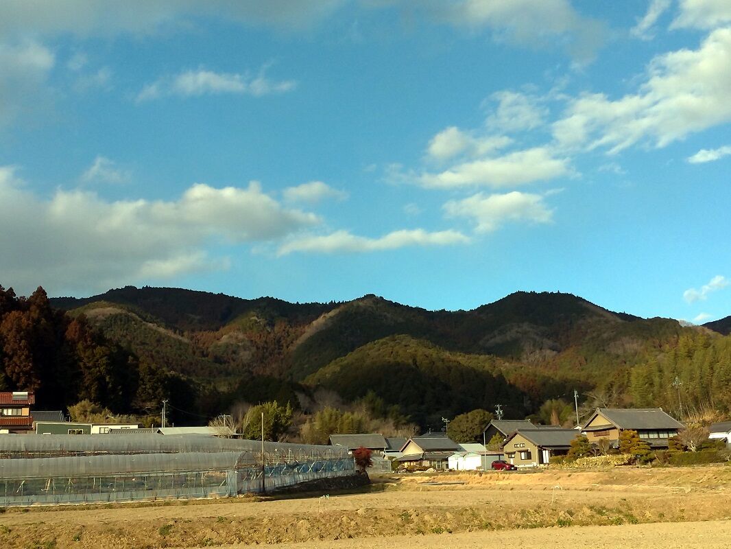 日吉地内から望む船着山