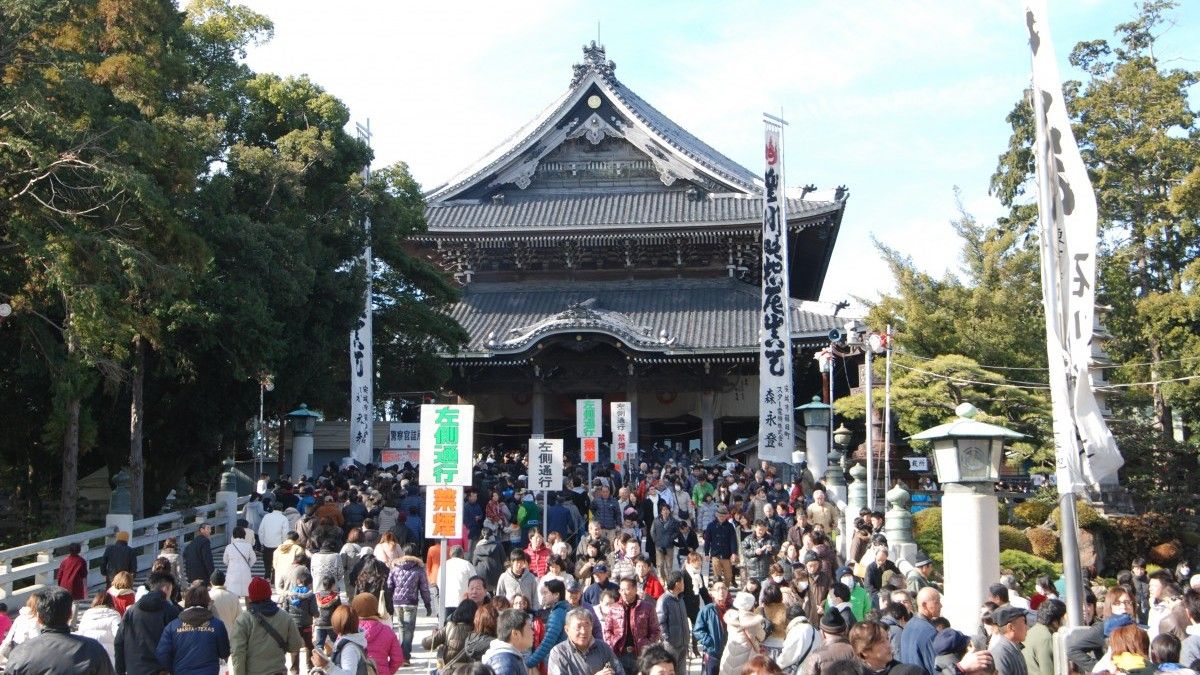 豐川稻荷「初詣」(新年後的第一次參拜)