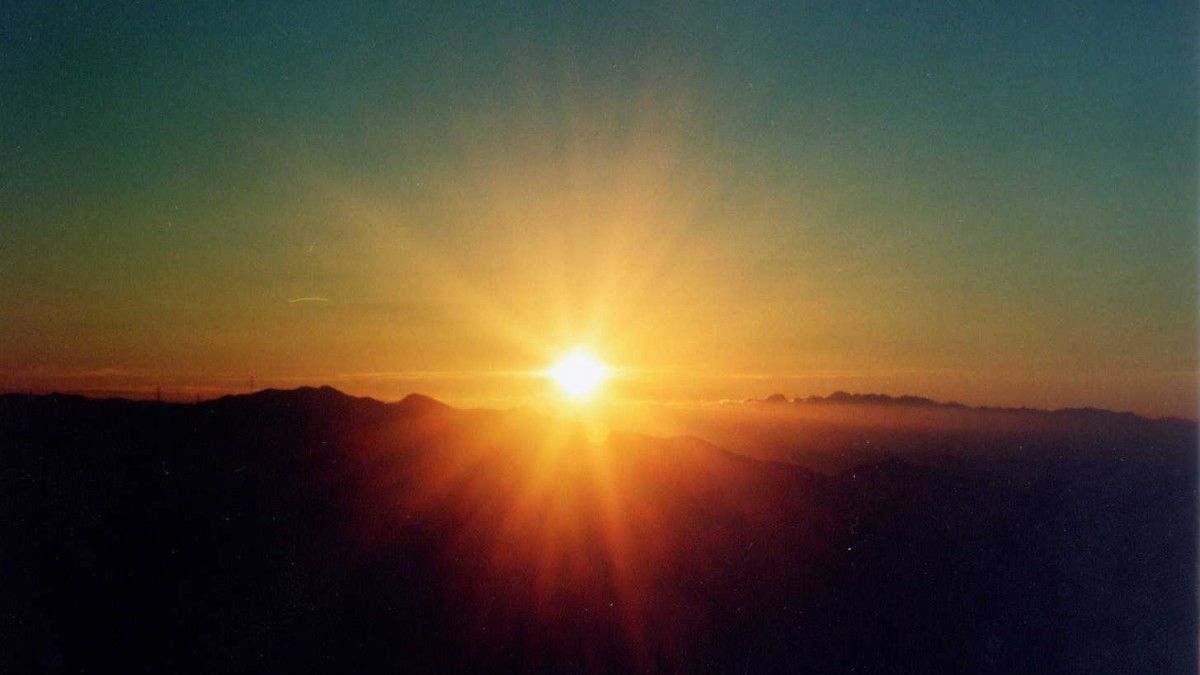 อาทิตย์ยามเช้าที่มองจากภูเขาเมียวจินซัง