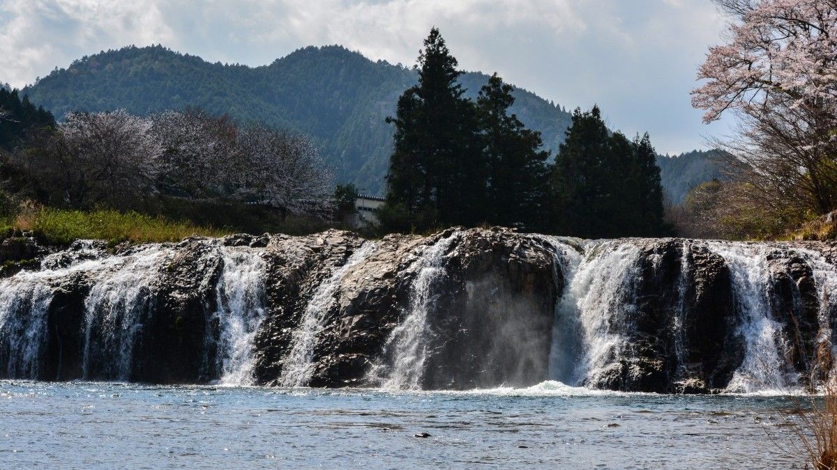 Tsutanofuchi Falls